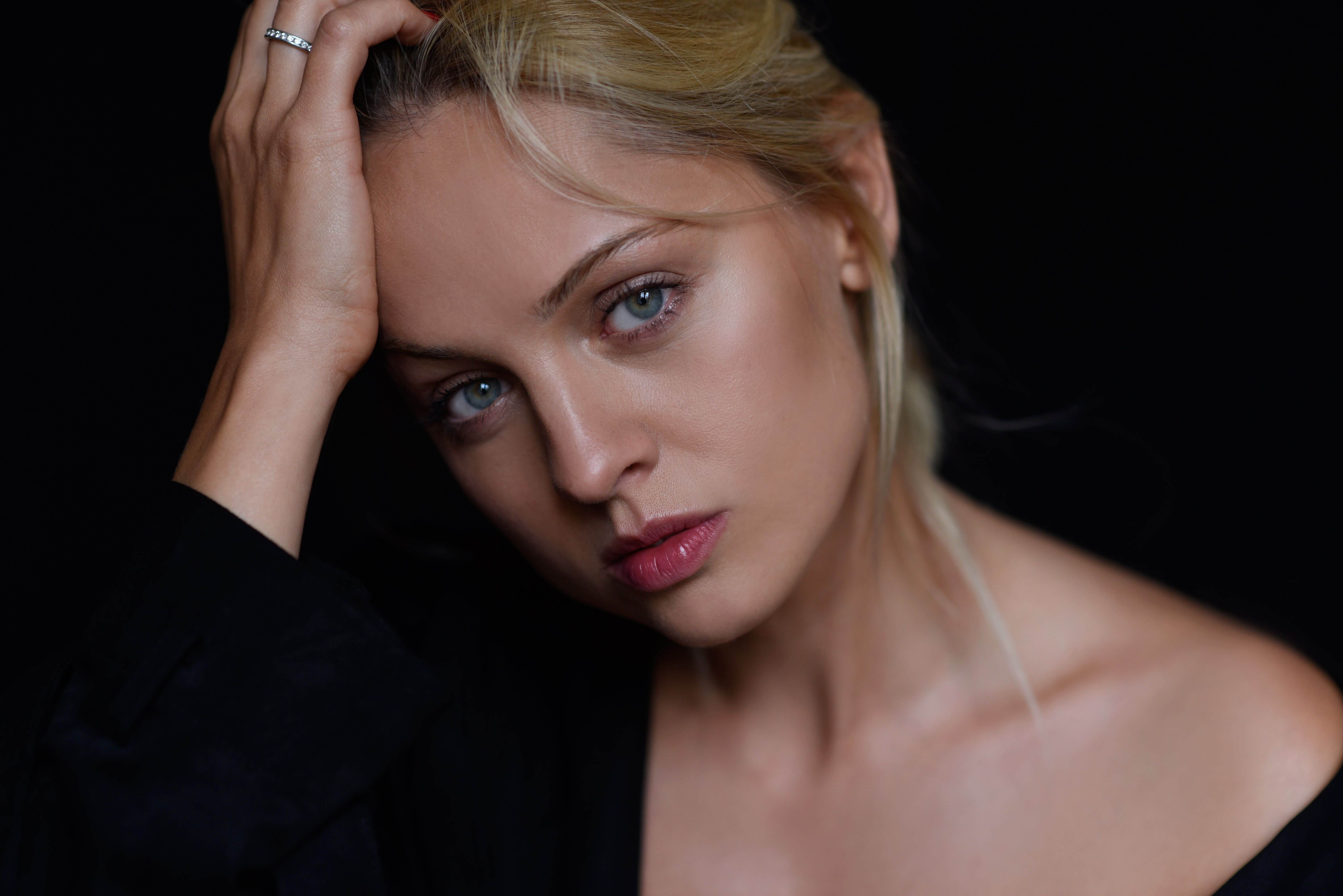 Lift kochirish video sexy Yetuk ayollar uni eshakda berishadi