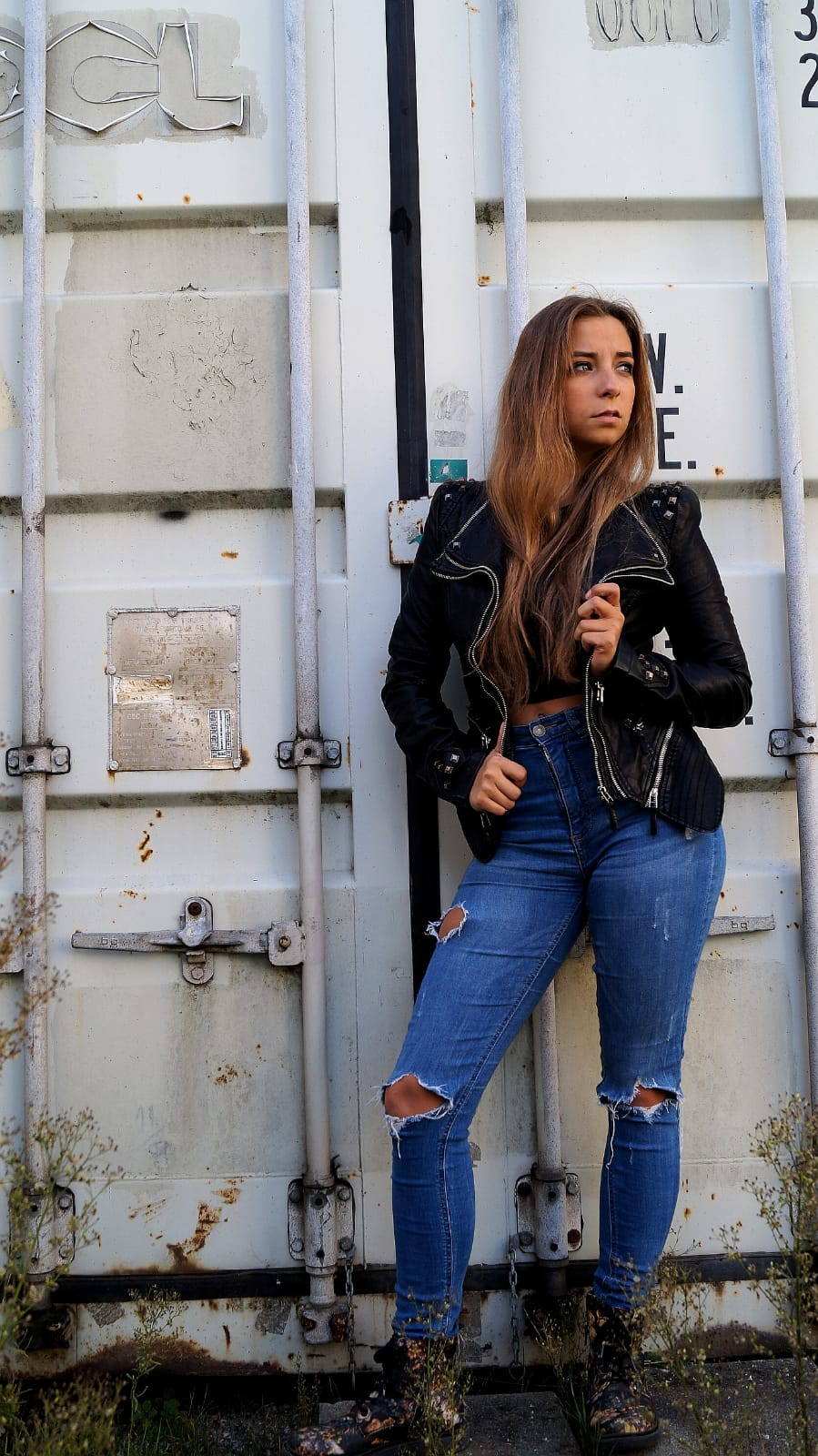 Aleen Jana Kötter Comédienne, Chanteuse, Musicienne e TALENTA