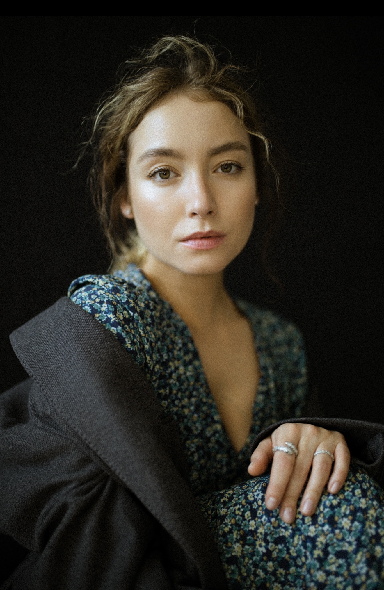 Voyaga yetgan faqir jojalar Tik turgan holda sikish haqida porno