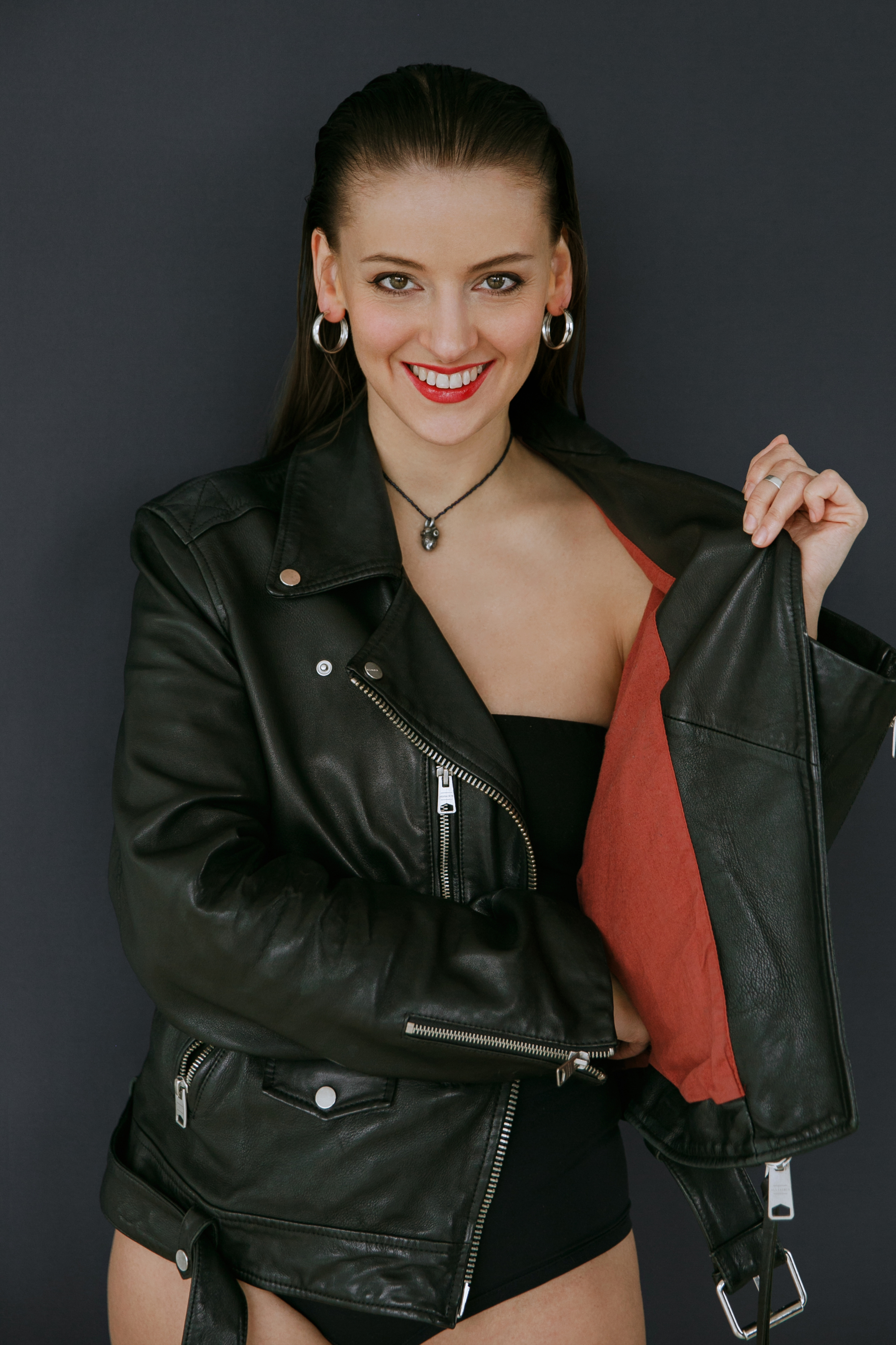 Yigitlar jinsiy olatni onanizmini korsatadi Internetda jinsiy aloqada bolgan etuk ayollar