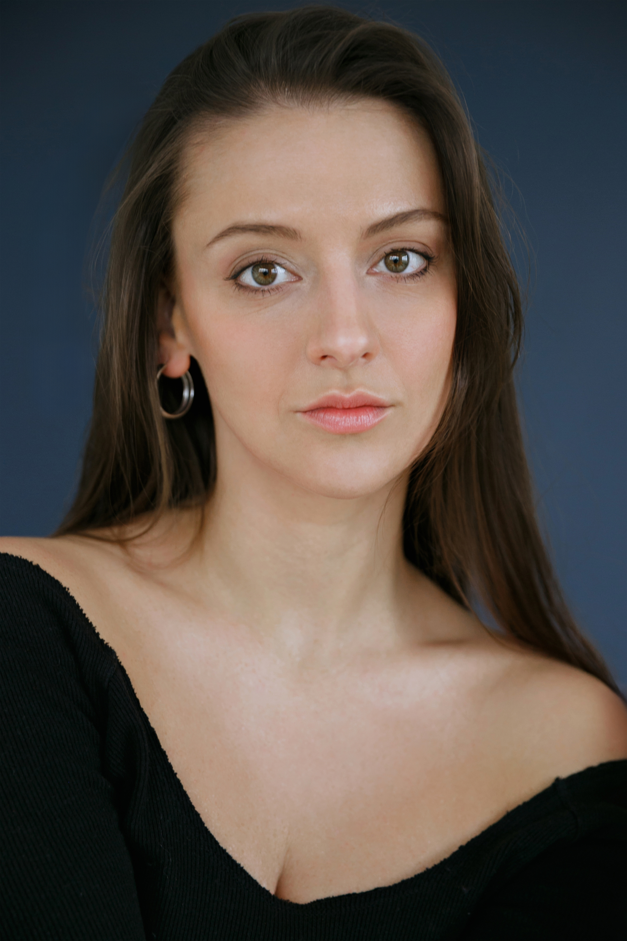 Xususiy hammomning porno fotosuratlari Klitoris katta va uzun.