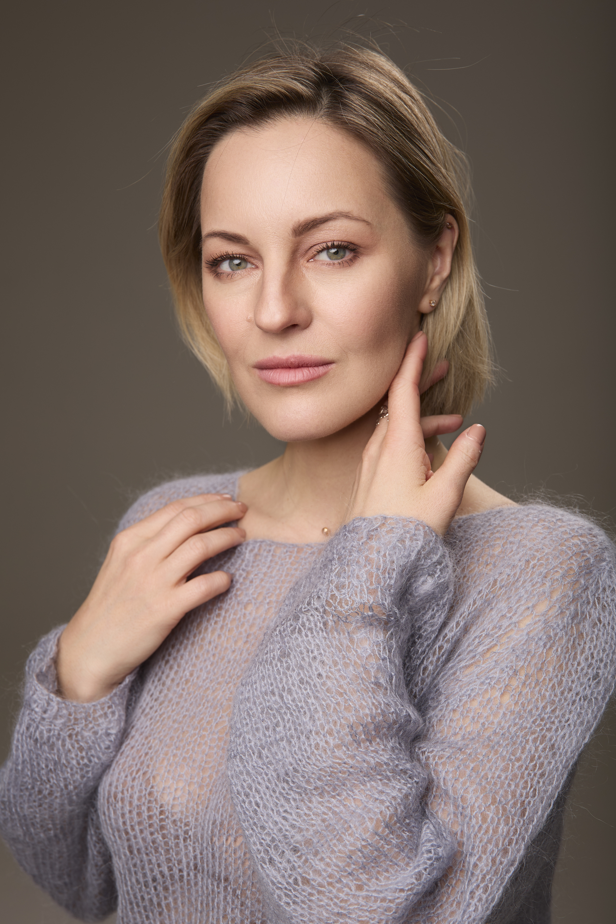 Erkak jinsiy olatni soqolini oldi (video) Videoda erkak bilan jinsiy aloqada bolgan gozal lezbiyanlar