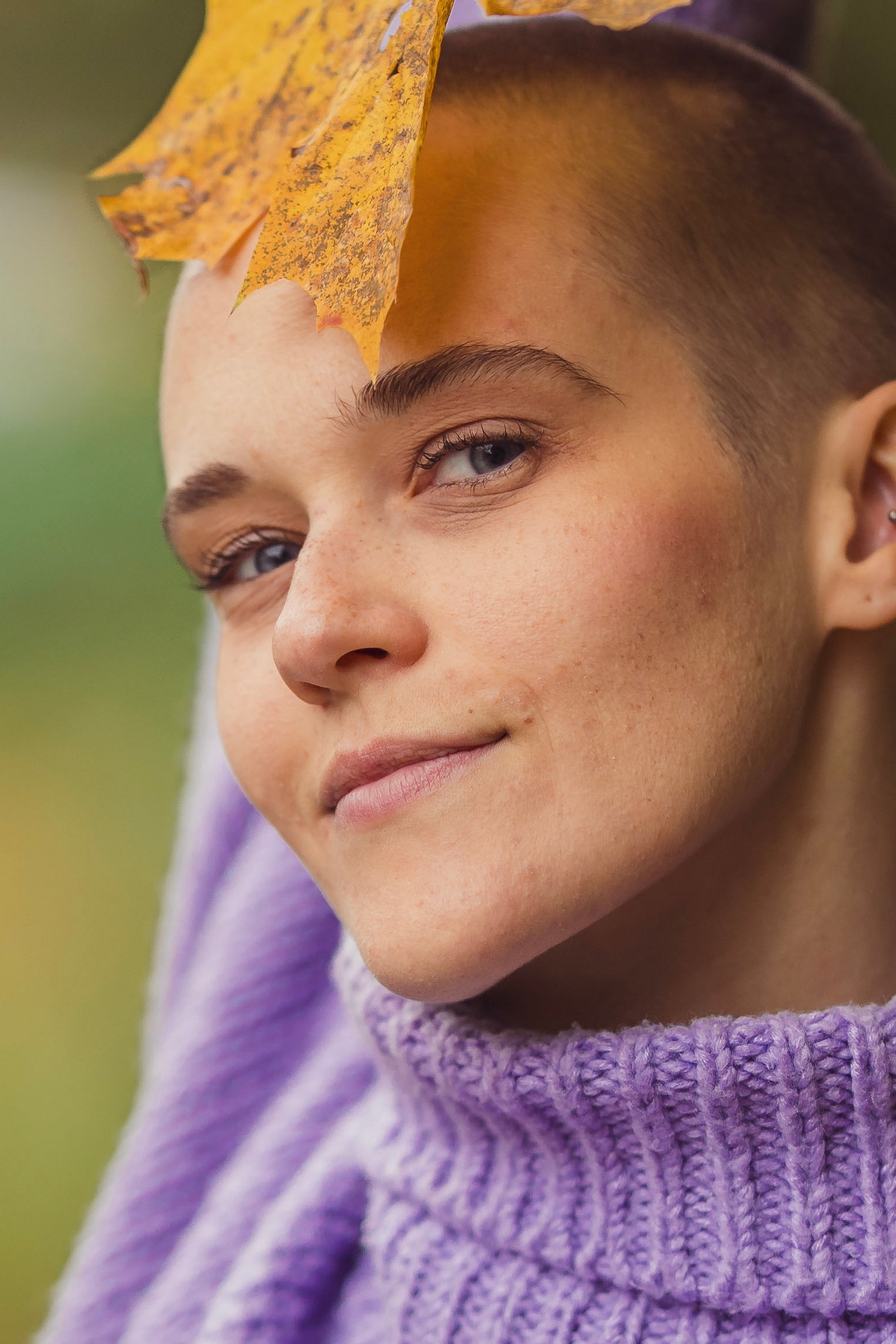 Бүкіл тайпа балапанды трахает Қатаң жыныстық қатынас үш мүшесі бар жопа